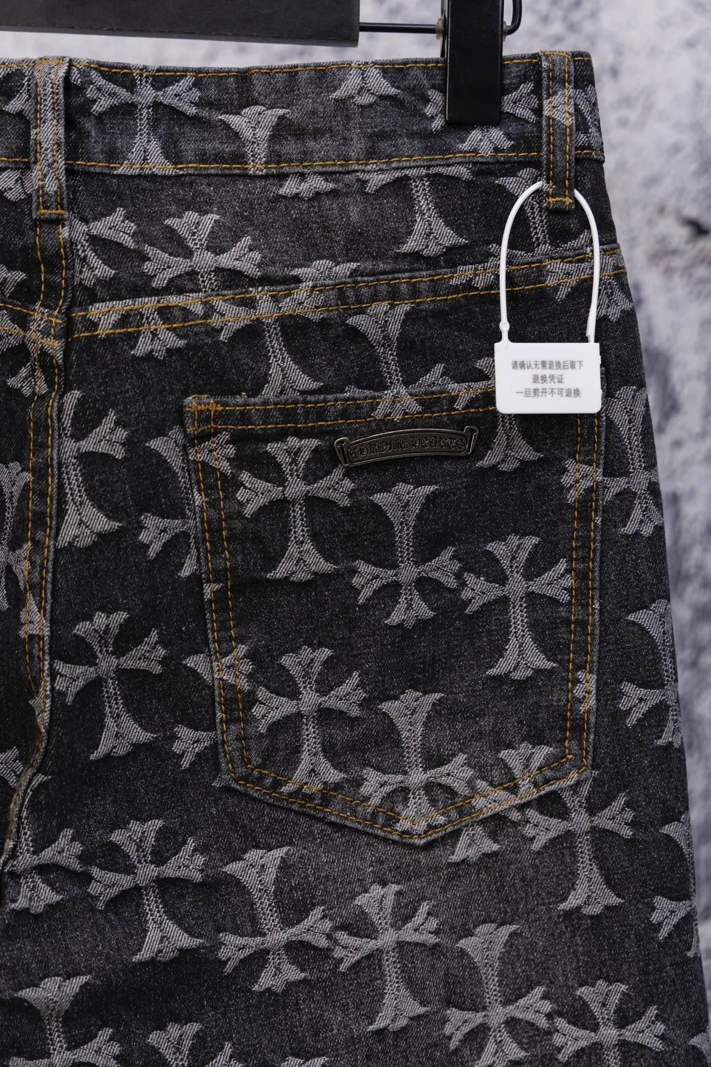 P200 Chrome Hearts CH Chrome Hearts double-sided full-print LOGO jacquard dark pattern heavy-duty denim jacket jeans denim suit same style as Internet celebrity star cross full-print denim jacket jeans, unique cross design elements plus all-over printing, full of design sense. It is made of 100% denim cotton fabric with heavy coarse yarn count, which ensures a stiff and tough silhouette while being soft, comfortable and breathable. The lapel is designed with silver buttons and is full of texture. The classic white cross logo is all over the dress, making it a perfect versatile style for spring and summer! Customized jacquard fabric, you can wear it in various styles. This gender-neutral shirt is a must-have for nightclubs. It can be worn as a jacket for both men and women. It can be easily worn by both men and women! The original loose version is made of high-quality pure cotton fabrics. The fabric pattern is high-definition and delicate without burrs. It is comfortable and breathable to wear. All the buttons are molded and customized. It is casual and fashionable and can be matched with any bottoms. It can be windproof and sunproof in spring and summer. It can be worn outside in autumn and winter! Easily concave shape makes you look slimmer and taller, perfect for both men and women! Color: Black Blue Size: Jacket S-XL Pants 28-36